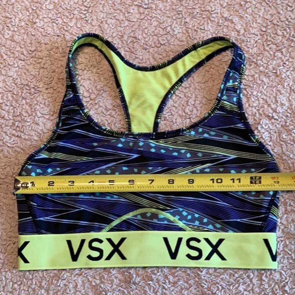 VICTORIA’S SECRET VSX Sport Bra - size Med - Picture 5 of 6